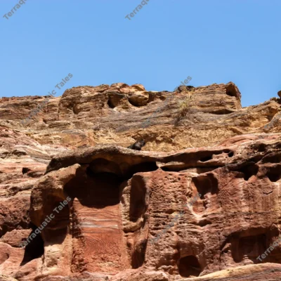 red-gold-sandstone-cliff-petra