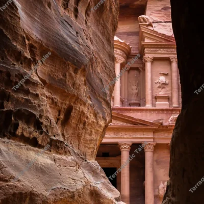 treasury-through-siq-petra