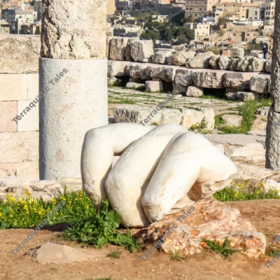colossal-marble-hand-fragment