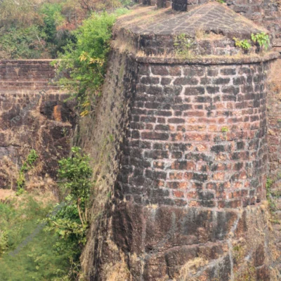 stone-bastion-wall-aguada-fort