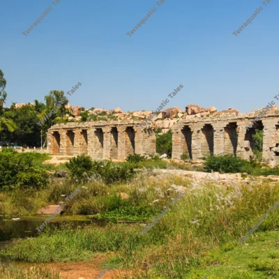 stone-aqueduct-bridge-hampi