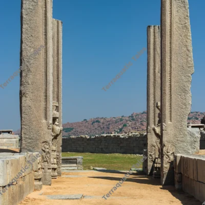 stone-pillars-kings-balance