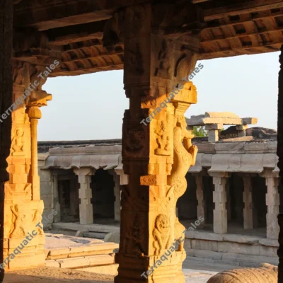 carved-yali-pillars-temple