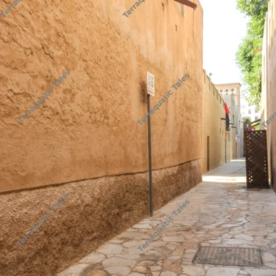 historic-mud-wall-alleyway-dubai
